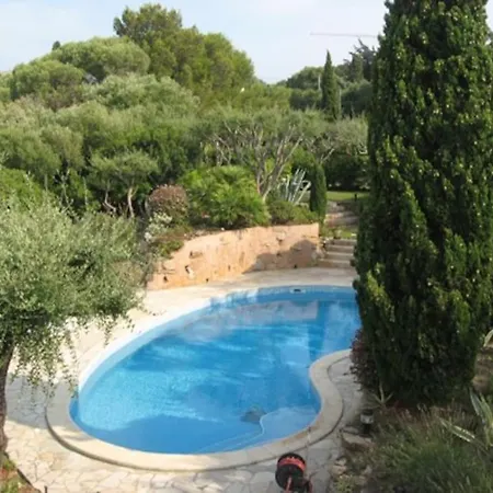 D'exception Avec Piscine , Au Bord De La Mer *