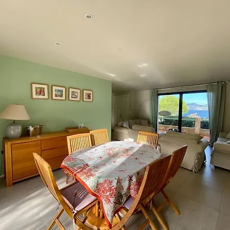 Villa D'exception Avec Piscine , Au Bord De La Mer Hyeres