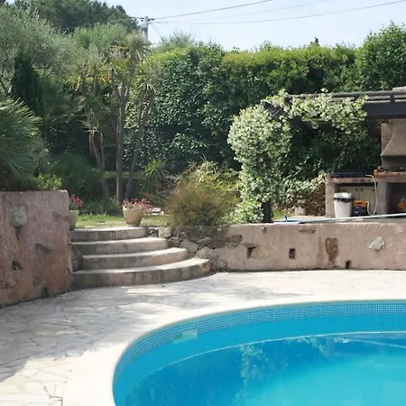 D'exception Avec Piscine , Au Bord De La Mer *