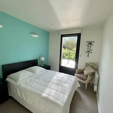 Villa D'exception Avec Piscine , Au Bord De La Mer *