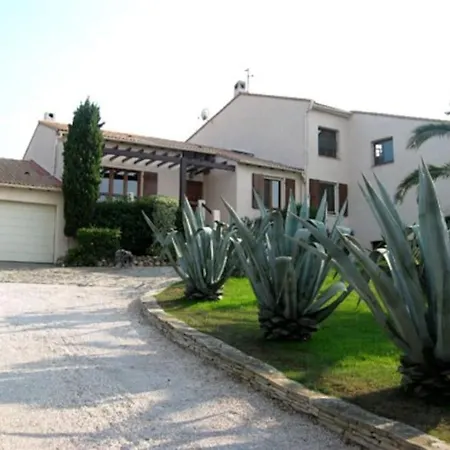 Villa D'exception Avec Piscine , Au Bord De La Mer *