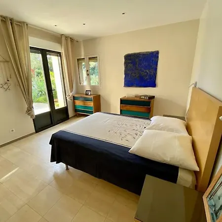 Villa D'exception Avec Piscine , Au Bord De La Mer