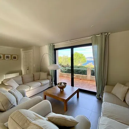 Villa D'exception Avec Piscine , Au Bord De La Mer *