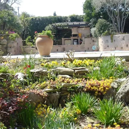 Villa D'exception Avec Piscine , Au Bord De La Mer *